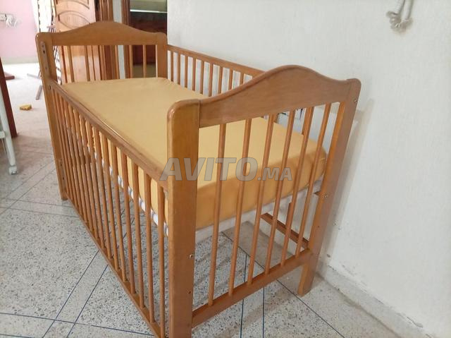 Lit bébé en bois avec matelas - 2