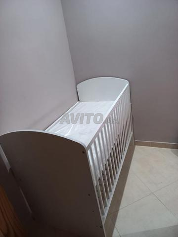 Lit confortable avec barrières de protection - 2