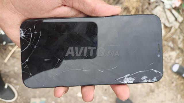 iPhone X fonctionne bien, écran cassé - 2