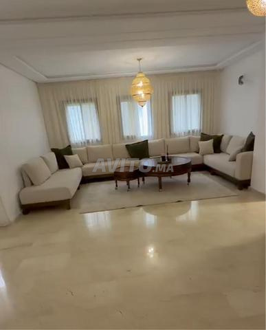تريبلكس فارغ رائع في سكن مع مسبح