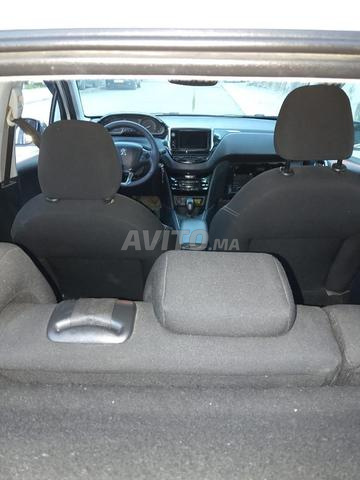 Peugeot 208 Diesel Manuelle 2019 à Tanger - 2