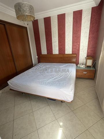 Lit à vendre avec 2 tables de nuit - 2