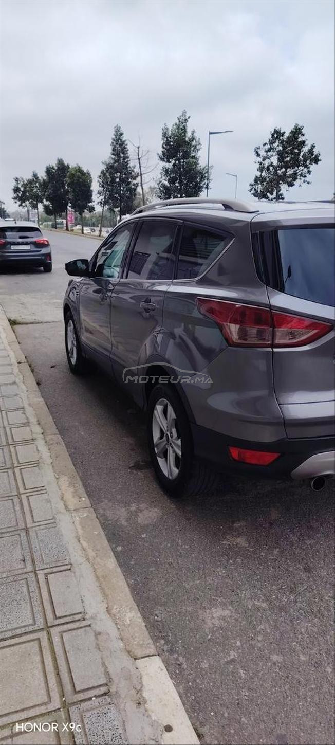 ford kuga modéle le 10 de année 2013