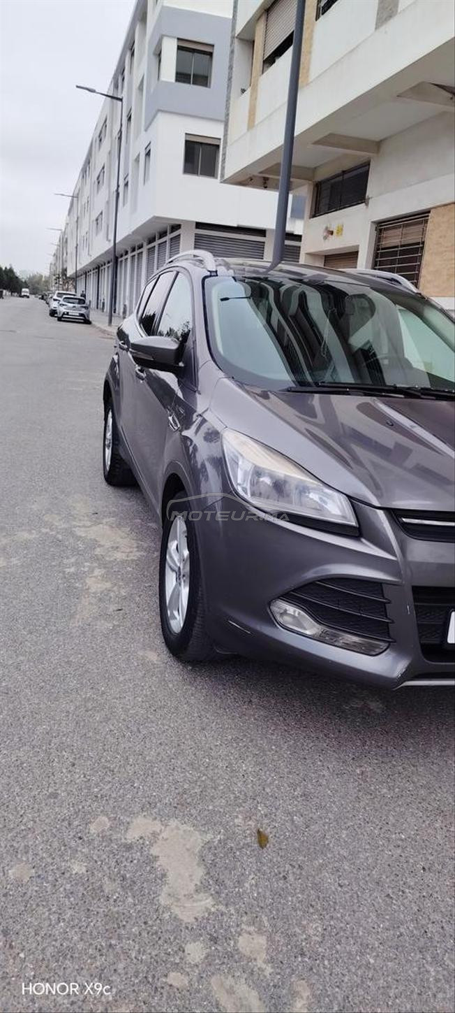 ford kuga modéle le 10 de année 2013