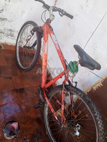 Salut les frères, ce vélo est à vendre, il est bien, cadre en aluminium. - 2