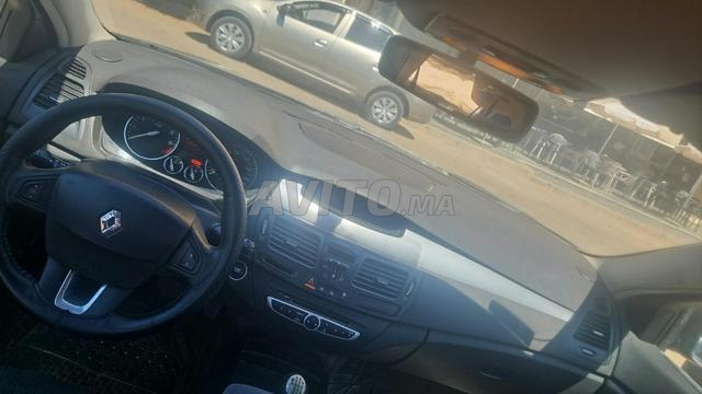 Renault Laguna essence modèle 2009 - 2