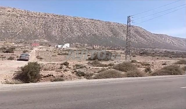 أرض للبيع 🏡 موقع استراتيجي قرب البحر - 2