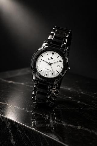 Montre noire, prestige et élégance - 2