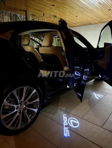 لكزس ES300h هايبرد بحالة استثنائية