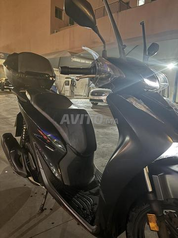 Scooter SH 150i 2024, neuf, toujours propre - 2