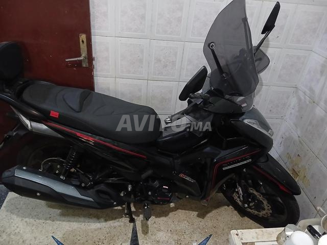 Moto très neuve - 2