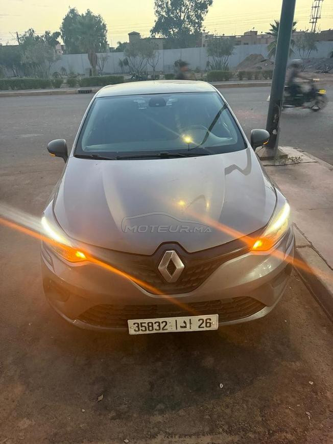 Renault Clio Essence Automatique 2023 à Bouznika