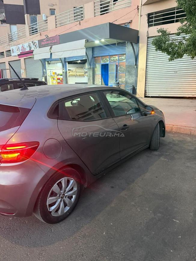 Renault Clio Essence Automatique 2023 à Bouznika