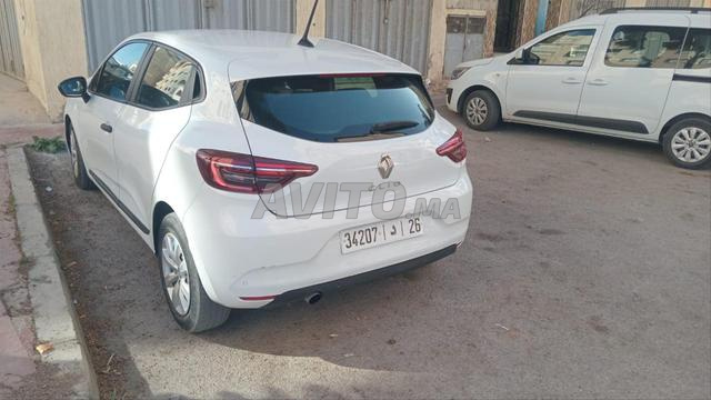 Renault Clio Essence Automatique 2023 à Bouznika