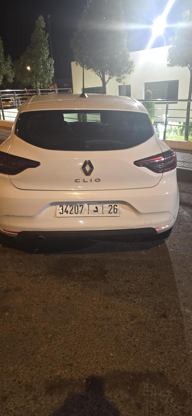 Renault Clio Essence Automatique 2023 à Bouznika
