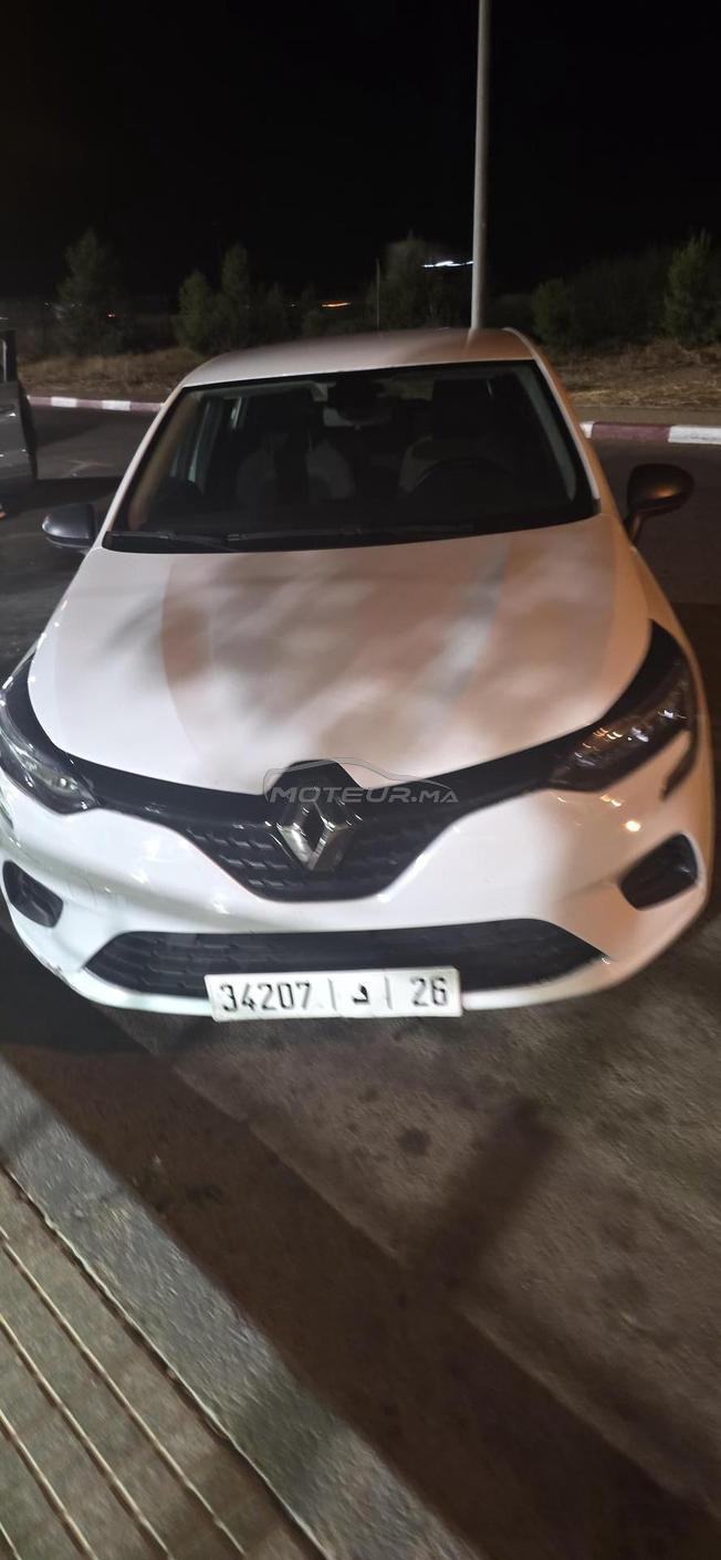 Renault Clio Essence Automatique 2023 à Bouznika