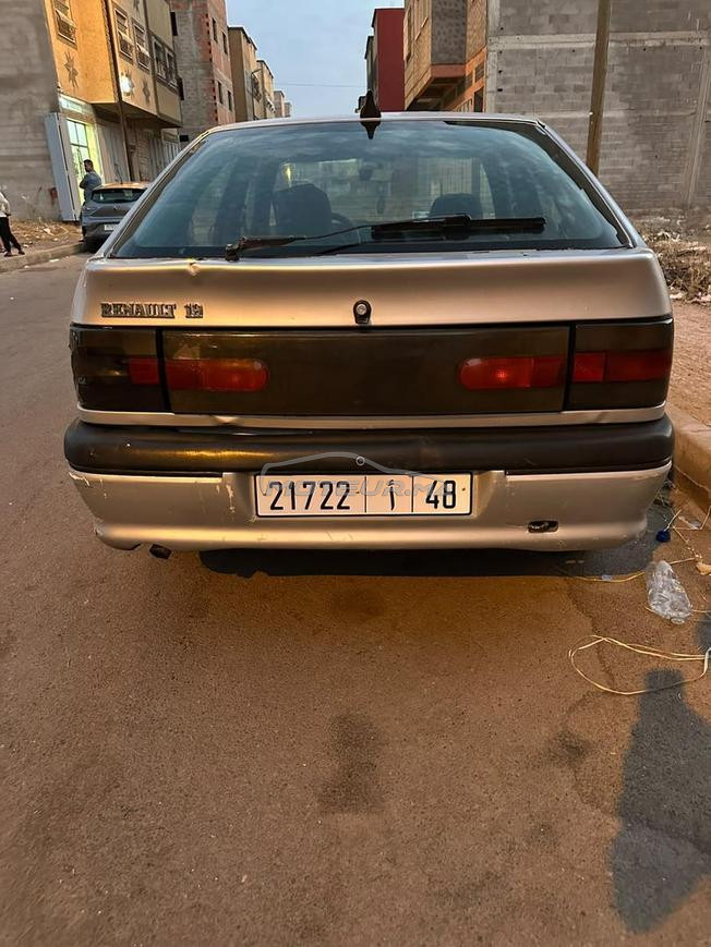 RENAULT 19 (Modèle 1995 – Dédouanée en 2005)