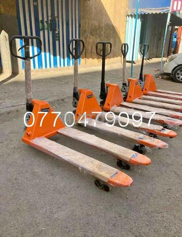 TRANSPALETTE MANUEL 2,5 et 3 TONNES - 2