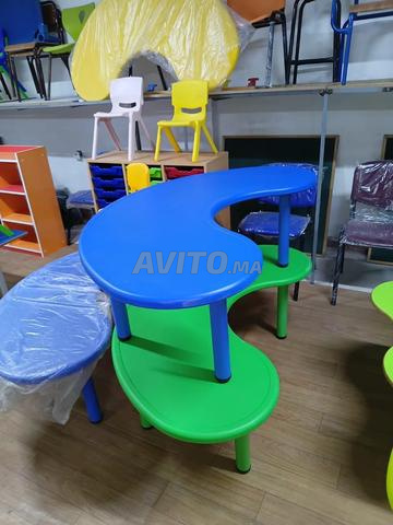 TABLE EN PLASTIQUE POUR LES ENFANTS - 2