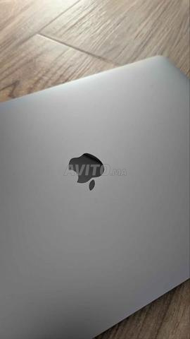 MacBook Pro 15 pouces Touch Bar - Double GPU - 2