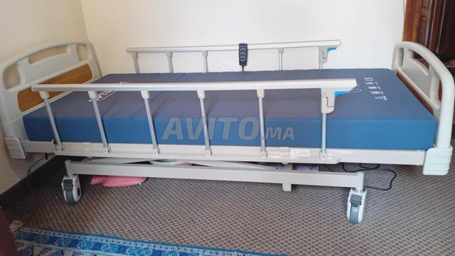 Lit médical électrique plus matelas anti escarres - 2