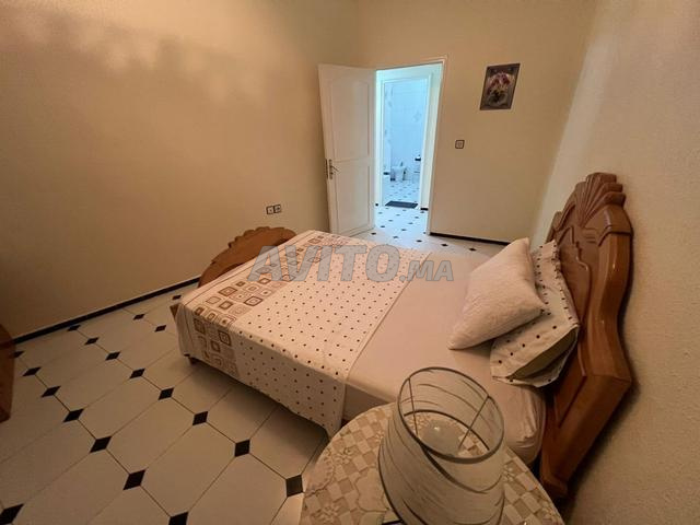 Chambre meublée à louer en centre-ville pour filles uniquement - 2