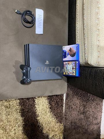 PS4 Pro avec FIFA et GTA - 2