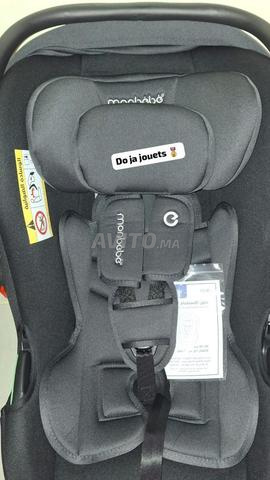 Maxi Cosi pour bébés, design élégant en noir - 2