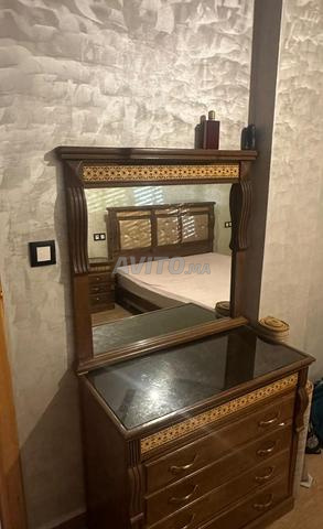 صالون أو غرفة نوم أو غرفة معيشة بسعر جيد جداً
