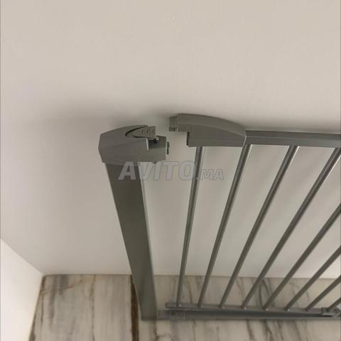 Barrière de sécurité pour enfants sans perçage neuve - 2