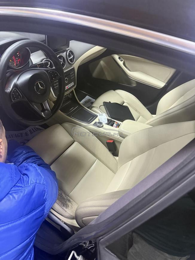 voiture cla220d noir à vendre 