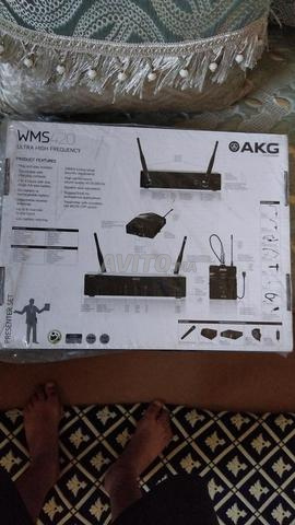 2 Barco Clickshare. 1 micro HF AKG Neuf