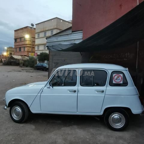 Renault 4 bonne voiture modèle 1972