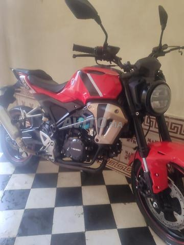 Belle moto élégante