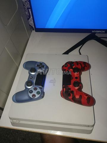 Playstation 4 500 Go avec 2 manettes et plein de jeux
