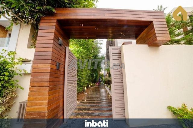 Villa de luxe avec ascenseur, piscine et jardin - 2
