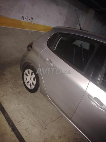 Peugeot 208 2017 en excellent état - 2