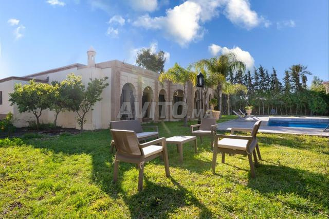 Villa d’Exception à Louer – Terrain de 5 000 m²