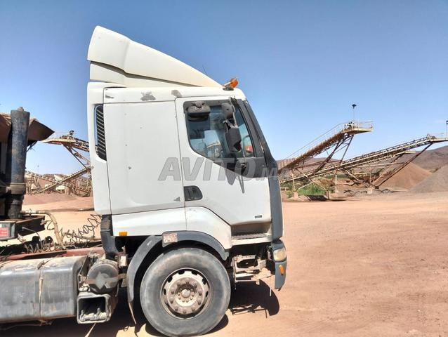 Tracteur routier Renault 385