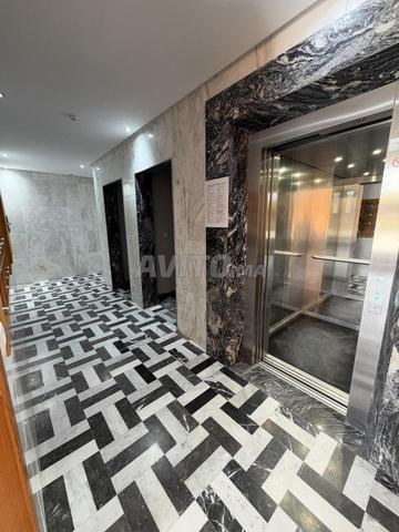 Joli appartement 1 chambre vide moderne - 2