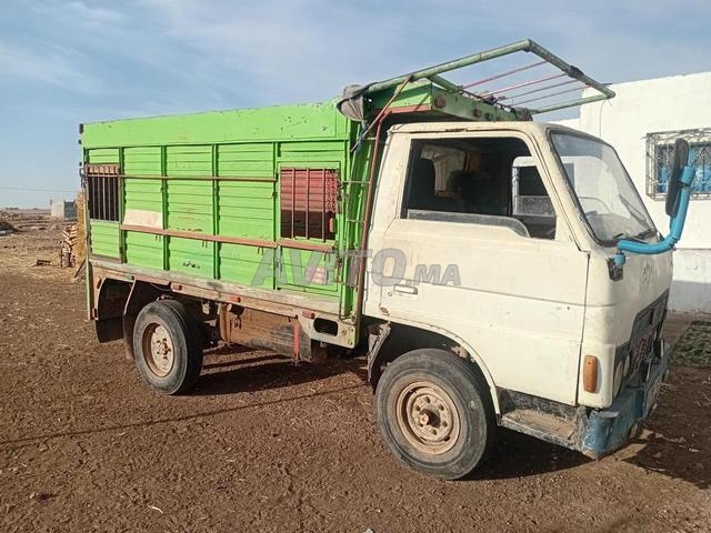 Camion Mazda modèle 1986 - 2
