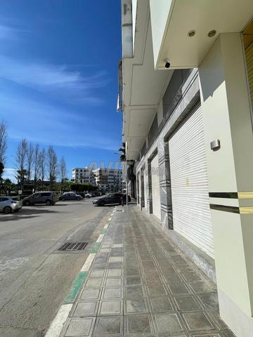 Magasins à vendre de 6 Rideaux avec sanitaire(WC).
