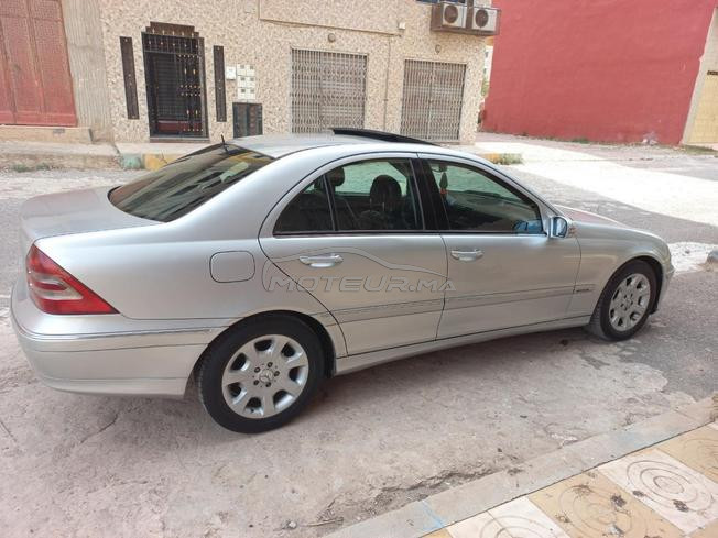 Mercedes-Benz 220 Diesel Automatique 2005 à Nador