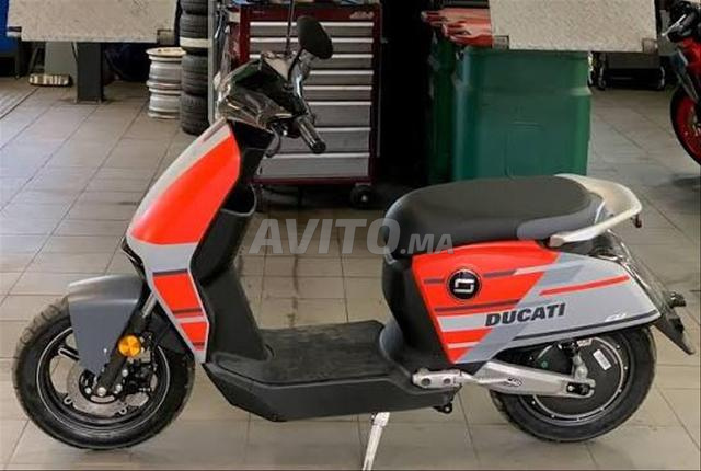 سكوتر فيسبا كهربائي إيطالي من فو موتو كوكبرو دوكاتي - 2