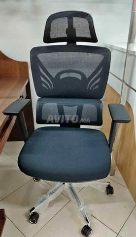 Chaise de bureau ergonomique super confortable .