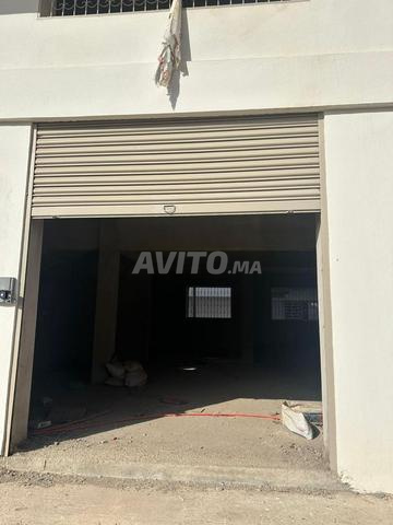 Magasin 3 façades 107 m et mezzanine 90 m 2 rideaux - 2