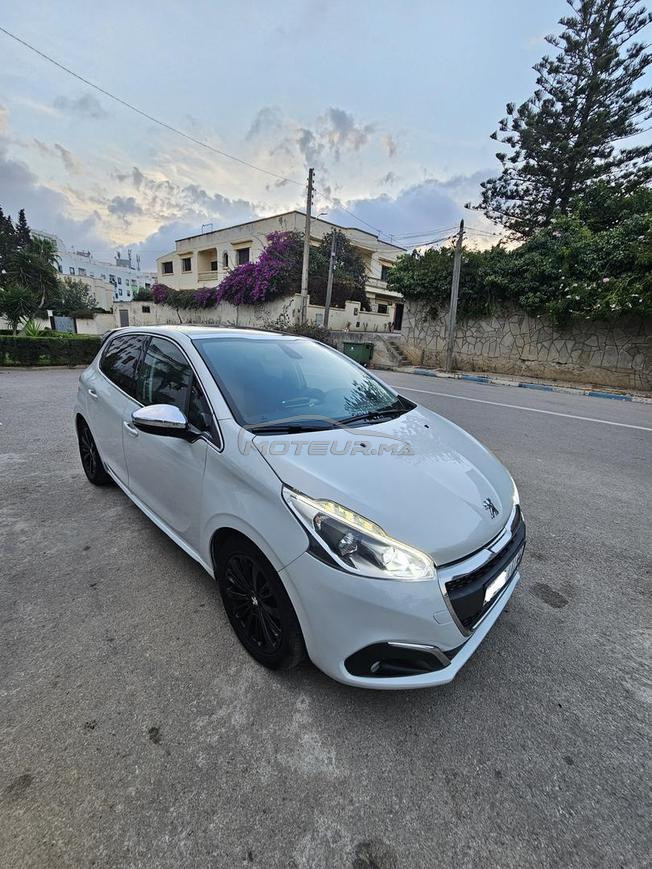 peugeot 208 white édition