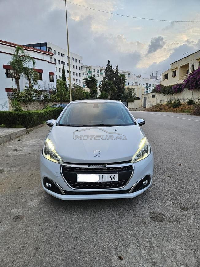 peugeot 208 white édition