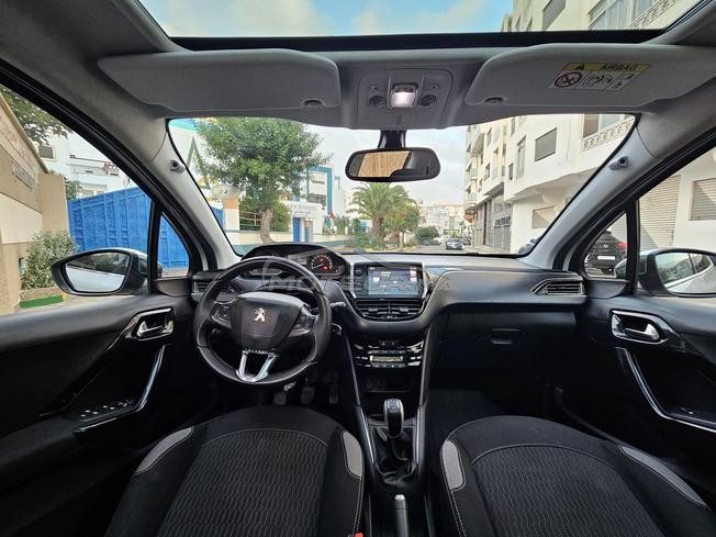 peugeot 208 white édition