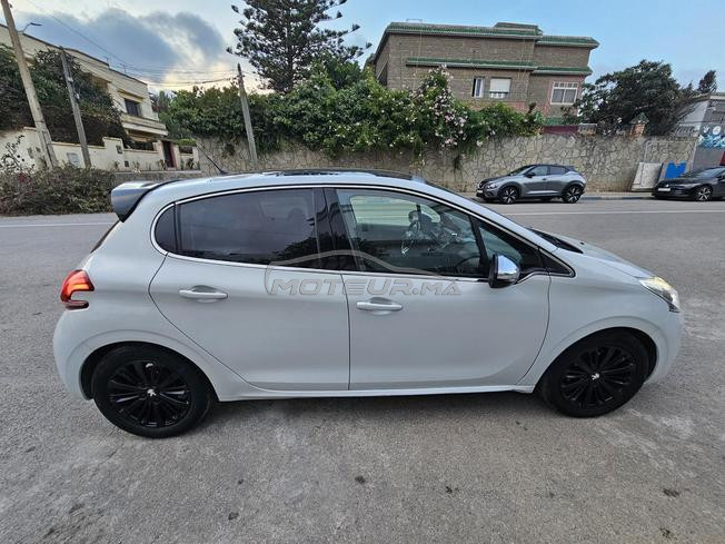 peugeot 208 white édition